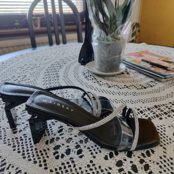 NOVI elegantni natikači s kristalčki in prozornim trakom, št. 36!