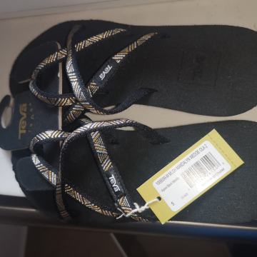 Prodam nove ženske natikače Teva številka 36