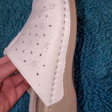 Prodamo poletne zenske  natikace