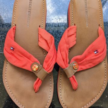 Tommy Hilfiger natikači št. 38