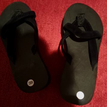 Novi udobni natikači st. 39