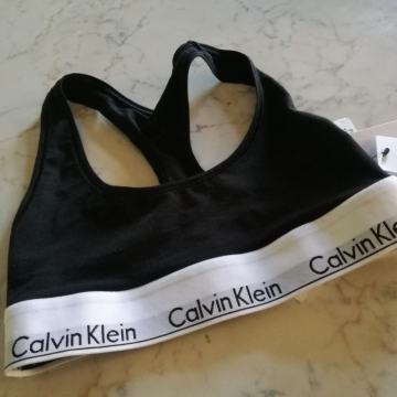 Calvin Klein - sportni modercek XS