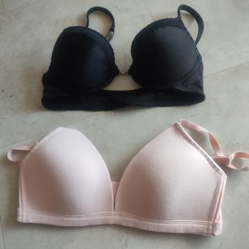 Črn in roza nedrček