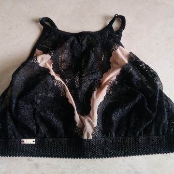 Črn modrček - bralette