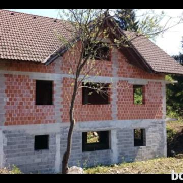 Hiša, Osrednjeslovenska , Logatec, Martinj hrib, samostojna, 206,70...