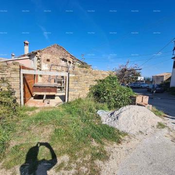 Kamena hiša z dvoriščem in začetno prenovo – okolica Pazina