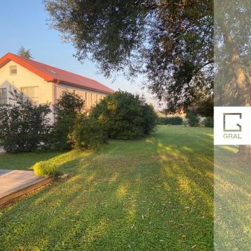 NAMESTITVENI CENTER ZA 20-28 GOSTOV IN VEČNAMENSKA STAVBA, 1,2 ha