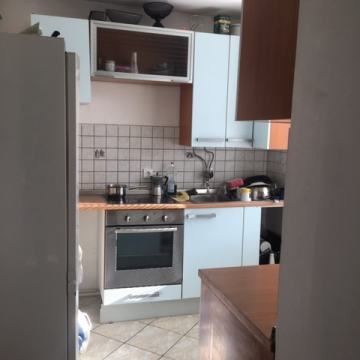 ODDAMO polovico samostojne hiše v  Rogozi, primerno za delavce(6 oseb)
