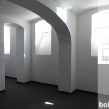 TRI OBNOVLJENE PISARNE, 64,50 m2, V CENTRU