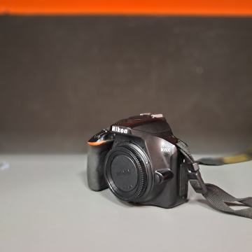 Digitalni fotoaparat Nikon D3500