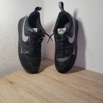 Nike Air Force 1, št. 40, črne