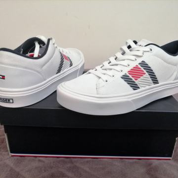 Tommy Hilfiger čevlji NOVO št. 41, 42, 43