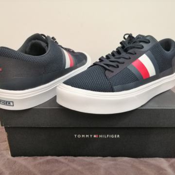 Tommy Hilfiger čevlji št. 41, 42, 43 NOVI (v trgovini 109€)