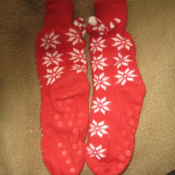 Otroške tople nogavice -rdeče z božičnim motivom, nedrseče, vel 28-30