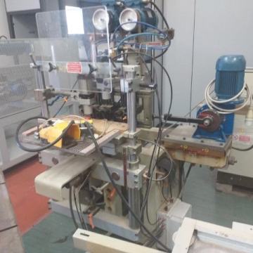 Več vretenski vrtalni stroj -mali