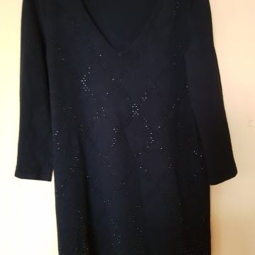 1.2.3.NOV ČRN PULOVER Z BLEŠČICAMI L/XL