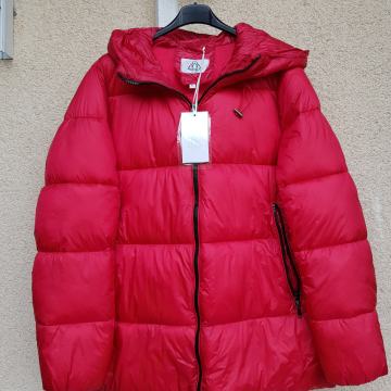 ARTIKA NOVA RDEČA BUNDA Z ETIKETO L/XL