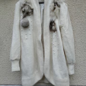 BELA ANGORA JAKNA S PRAVIM KRZNOM L/XL