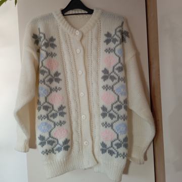 NOVA BELO CVETLIČNA PLETENA JOPICA XL/XXL