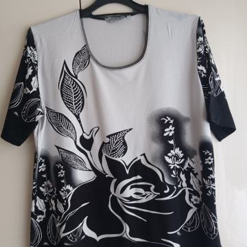 GABRIELA K ČRNO BELA MAJČKA Z BISERČKI 46/48