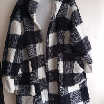 SHAIN ČRNO BELA FLIS JAKNA S KAPUCO 3XL/4XL