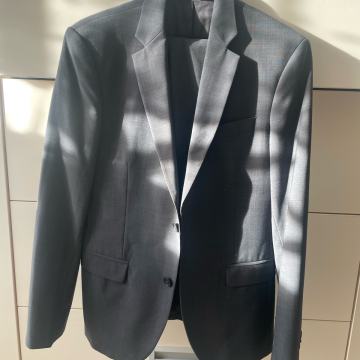 Calvin Klein moška maturantska obleka SIZE 46