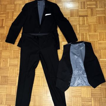 Črna moška obleka (zgornji in spodnji del + brezrokavnik ) - št. 50