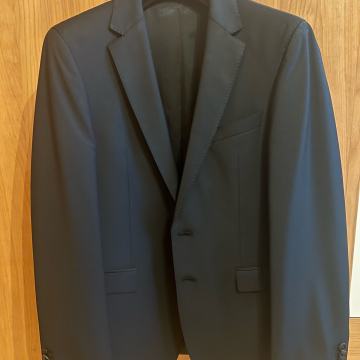 Hugo Boss blazer - velikost 46, črna maturantska obleka