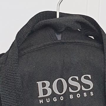 HUGO BOSS nova temnomodra moška obleka