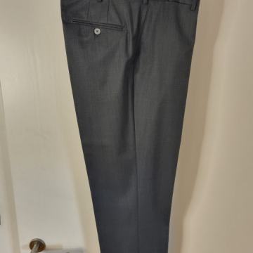 Moška obleka Massimo Dutti, temno siva.