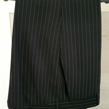Moška obleka nova original Hugo Boss št. 52