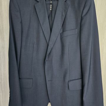 MOŠKA OBLEKA - TEMNO MODRA in SIVA S ČRTAMI