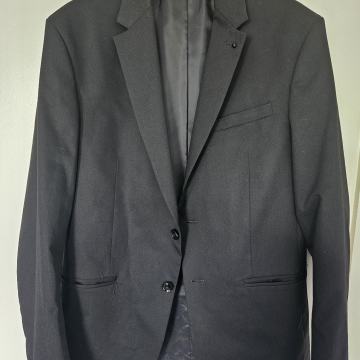Moška obleka Zara vel. 48