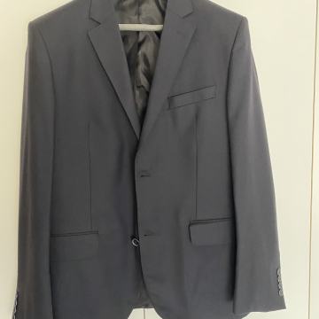 Moška obleka (velikost 52  L)