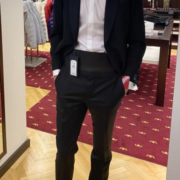 Prodam moško BOSS svečano obleko L, slim fit (smoking komplet)