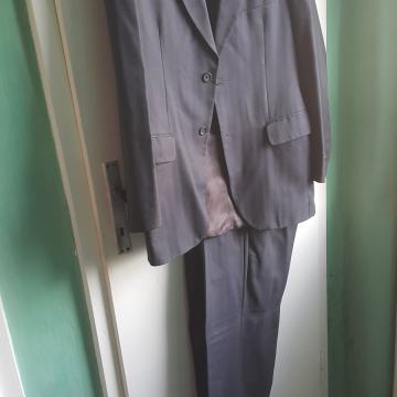 Temno modra moška obleka M (50) - komplet suknjiča & hlač (Rio Rijeka)