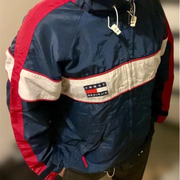 Tommy Hilfiger Vintage jakna velikosti L z visokim ovratnikom