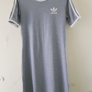 ADIDAS ORIGINAL SIVA BOMBAŽNA OBLEKA S/M