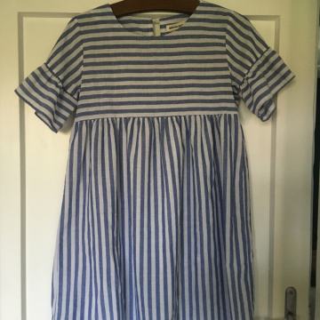 Črtasta bombažna obleka