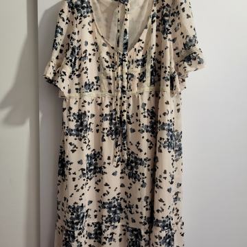 Cudovita poletna oblekica st.46 h&m