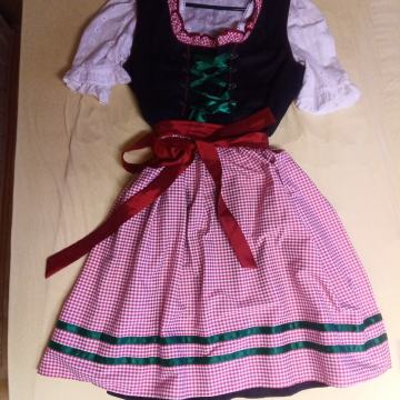 DIRNDL ,TRADICIONALNA OBLEKA