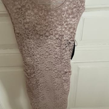 NOVA elegantna obleka z etiketo