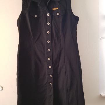 EXPLORER NOVA ČRNA JEANS OBLEKA 42