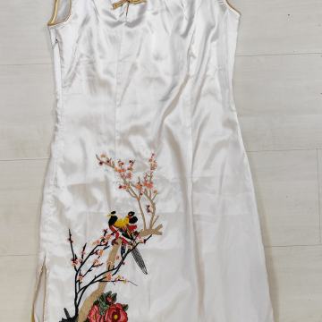 št. 36 nova bela obleka