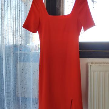 Ugodno prodam NOVO obleko št. 38!