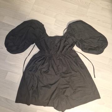Ženska obleka – Abercrombie & Fitch (velikost S)