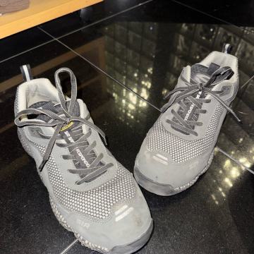 Delavski cevlji z trdo kapico