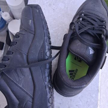 Adidas čevlji primerni za kolo