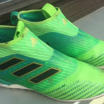 Adidas - nogometni copati za dvorano št 40