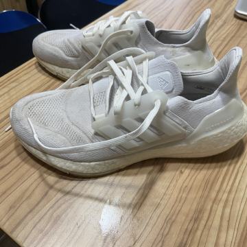 Adidas Ultraboost 21 športni copati
